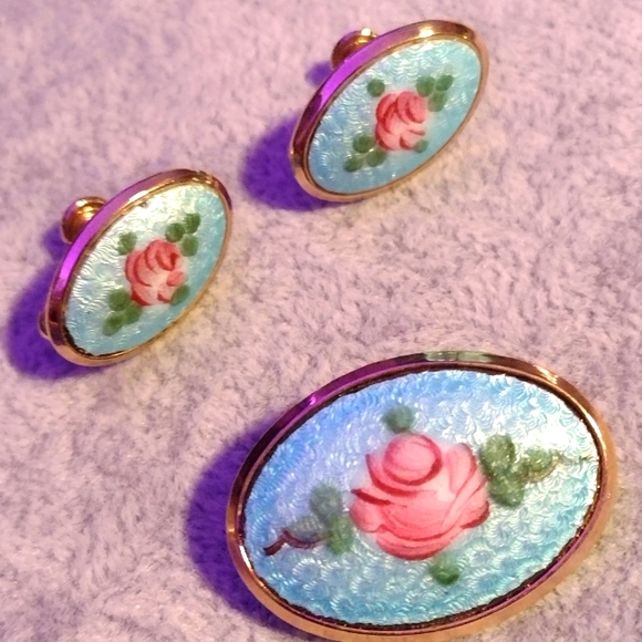 Jewelry - Vtg. Beautiful Guilloche Enamel Rose Brooch Earrings Set